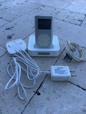 Apple iPod Mini A1051 4GB/ Bundle + Sonos Docking Station + Apple Earbuds - Image 1 of 4