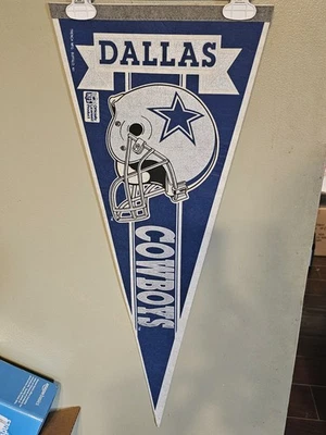 DALLAS COWBOYS FOOTBALL VINTAGE NFL FELT PENNANT 12X30 9/27/25 - Image 1 of 2