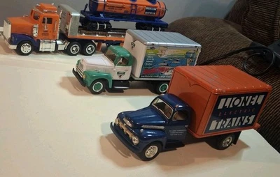 Lot of 3 First Gear, Taylor Trucks Semi LIONEL Trains 51 Ford 57 Internationa - Image 1 of 4