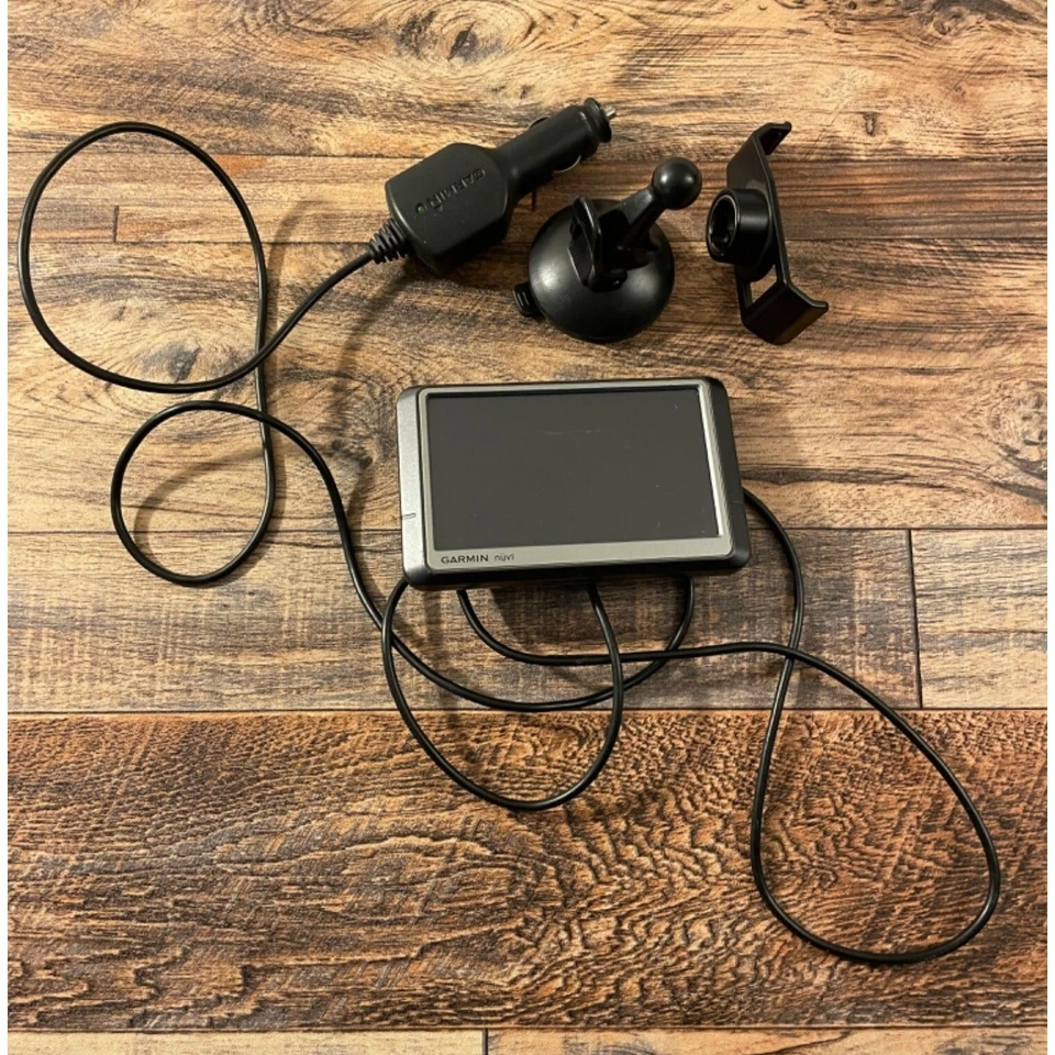 Sistema de navegação Garmin Nuvi 250w com pacote de acessórios funciona - Imagem 1 de 4