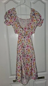 Women's NEW SheIn Floral Off The Shoulder Smocked Back Blouse Size Medium Polyes - Picture 1 of 6