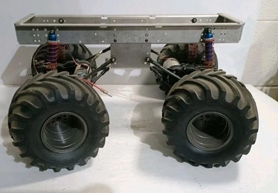 Camión de radiocontrol Tamiya Clodbuster 4x4 con marco de empresa de producto sicNme 16 pulgadas de largo  Foto 1 de 4