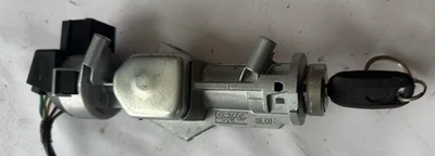 2005 Mercury Montego Ignition Switch Cylinder Housing w/Key 5F93-3F880-A - Image 1 of 4