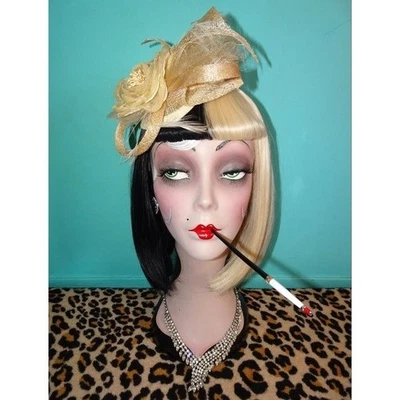 复古象牙色 Fascinator 花和羽毛海报复古翻盖德比 rockabilly — 第 1/4 张图片