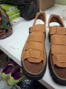 SANDLES MENS NEW WITH TAGS SIZE 11 TAN - Picture 1 of 9