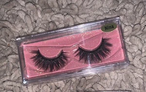 lashes Glue Not Included - Picture 1 of 6