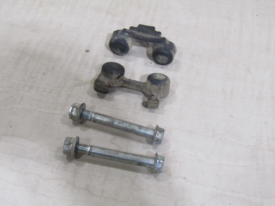 Honda XR600R 1985 pernos de montaje del motor superior y protectores de tanque de goma Foto 1 de 1