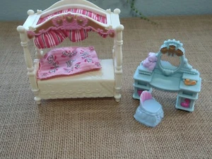Muebles de dormitorio para niños con dosel para casa de muñecas Fisher Price Loving Family - Imagen 1 de 8