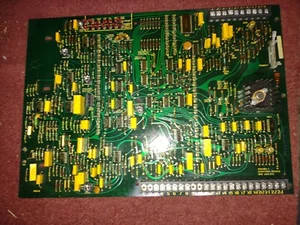 Placa de computadora elevador de chatarra dorada usada número 560 275 sin probar - Imagen 1 de 4