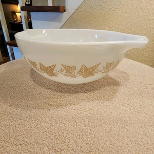 Pyrex Vintage weiß Efeu Muster 2,5 Quart Rührschüssel - Bild 1 von 4