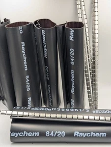 Raychem Wraparound Schrumpfschlauch 84/20 3:1 Verhältnis, schwarz Polyolefin, Klemme - Bild 1 von 8