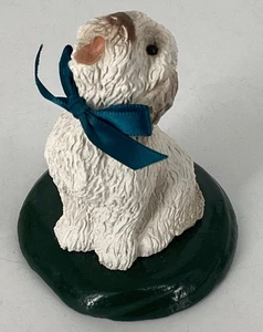 Vintage byers choice villancicos ovejas?  Perro con arco azul 1988 - Imagen 1 de 9