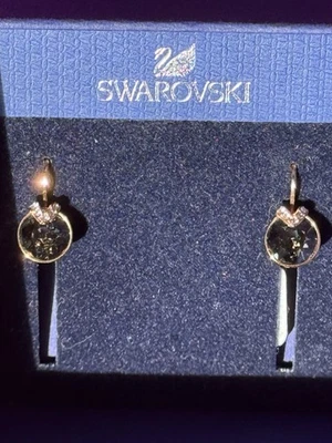 Pendientes perforados nuevos en caja Swarovski (firmados) tono dorado gota AZUL cristal palanca trasera Foto 1 de 4