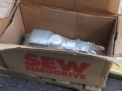 Sew-Eurodrive SA47/T DRN80MK4 Gearmotor 87.7994023210.0003.21.10 - Image 1 of 4