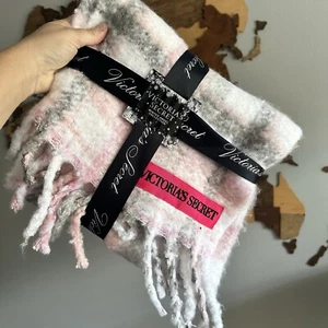 VICTORIA’S SECRET Winter Angel Collection Blush Grey Plaid Plaid Scarf NWT - Picture 1 of 7