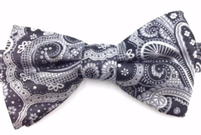 $105 Condesa Mara Para Hombres Negro Gris Vestido Paisley Pajarita Seda Pajarita Ajustable Foto 1 de 4