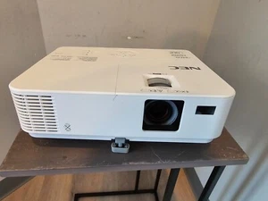NEC V332X DLP Projector Conference Room 3300 ANSI Lumens HD HDMI w/bundle - Picture 1 of 6