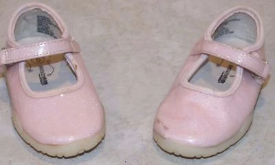 Zapatos brillantes rosas de OshKosh genuinos para niñas pequeñas talla 5 Foto 1 de 4