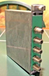 GREEN 4 Way Splitter SCIENTIFIC ATLANTA 9904 4 WAY 5 -70 MHZ REV  - Afbeelding 1 van 4