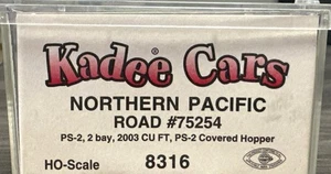 Kadee Cars HO Scale #8316 PS-2 2 Bay Covered Hopper Northern Pacific NIB - Picture 1 of 3