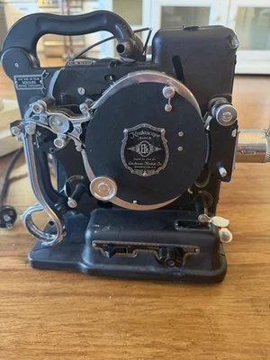 Projetor de Filme Kodak Kodascope Modelo B 16mm com Estojo Original - Imagem 1 de 2