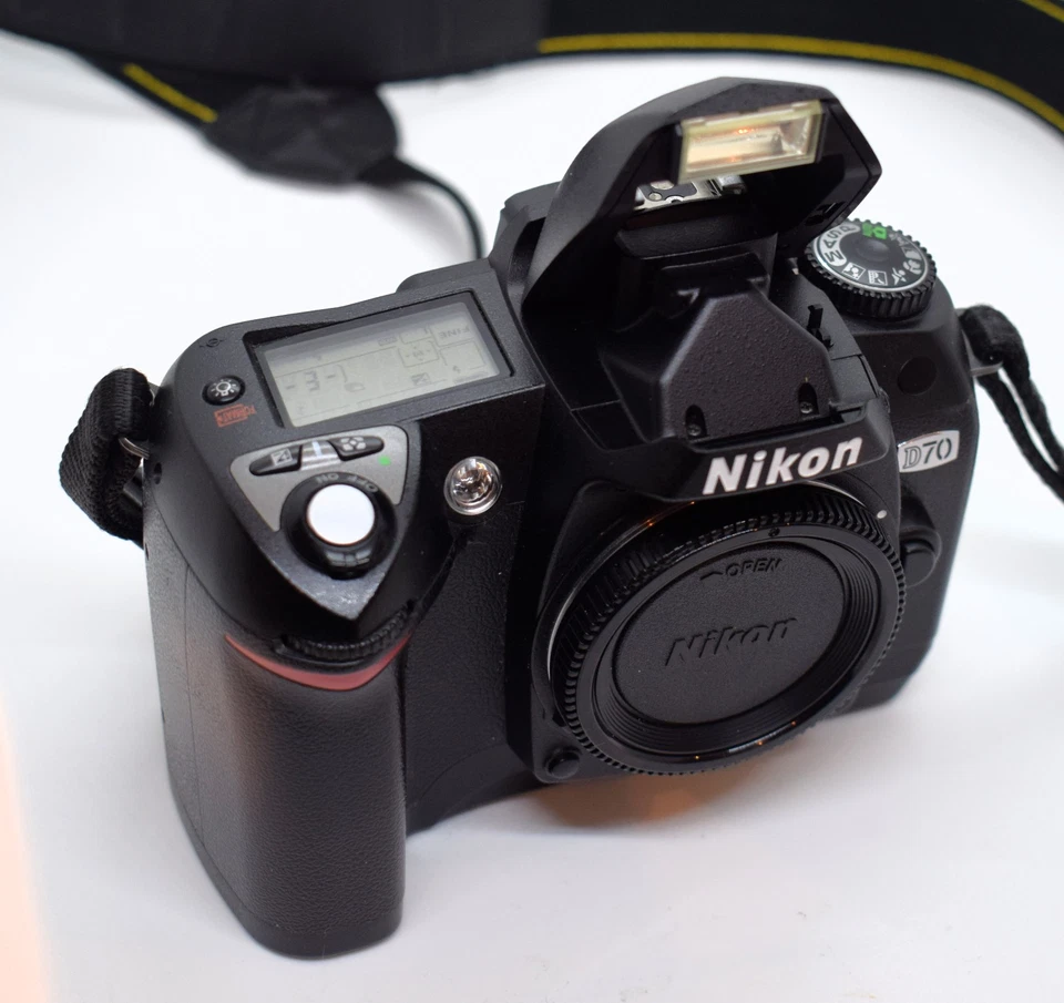 Nikon D70 6.1MP Digital SLR Camera Body - Great Condition - 7.7k Shutter Count. - Image 1 of 4