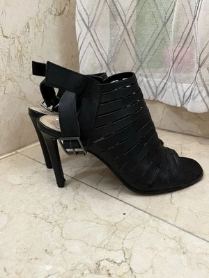 Vince Camuto Black Cutout heel Size 10 - Image 1 of 4