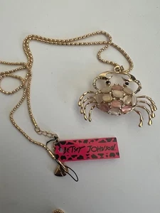 NEU BETSEY JOHNSON KRABBE ANHÄNGER MIT HALSKETTE - Bild 1 von 2