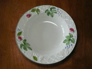 Mikasa COUNTRY BERRIES DP901 Round Vegetable Serving Bowl 10" 1 ea - Picture 1 of 3