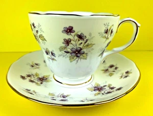 Juego de taza de té y platillo floral púrpura Duchess Woodside Bone China hecho en Inglaterra - Imagen 1 de 8