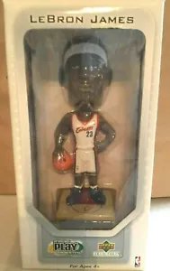 LEBRON JAMES 2003 PONTE SUPERIORE ROOKIE PLAYMAKER BOBBLEHEAD #1 DRAFT PICK NUOVO RARO - Foto 1 di 4