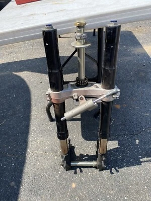 Suzuki GSXR750 2008 horquillas de suspensión delantera con triple árbol inferior y estabilizador Foto 1 de 4