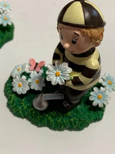 Estatuilla de Hershey 2004 COLE Picking Daisies Qnty 1 - Imagen 1 de 10