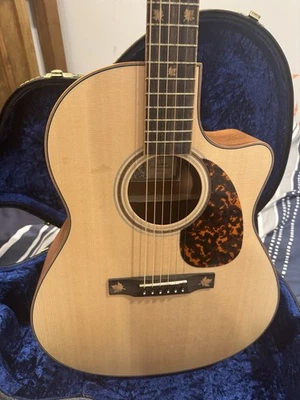 Larrivee Canadian 150ª Edición Conmemorativa Foto 1 de 4