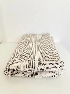 Alfombra tejida plana de algodón Ikea Tiphede blanca negra 120x180 cm 3'11"x5'11" Foto 1 de 4