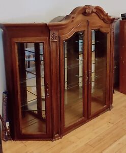  Vintage Thomasville Solid Wood China Cabinet Curio Hutch w. Display Lights 