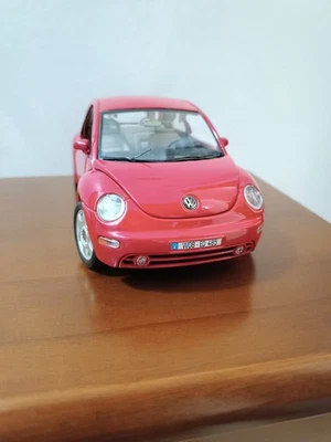 Burago Volkswagen New Beetle modello vintage 1998 scala 1/18 made in Italy - Immagine 1 di 4