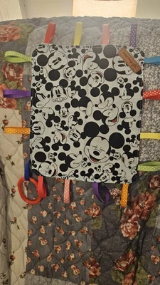 Mickey y Minnie Mouse Taggie Blankie "8x10" Foto 1 de 2