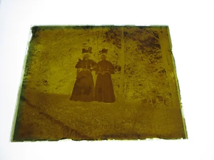 LATE 1800s or EARLY 1900s GLASS NEGATIVE,  WOMAN OUTSIDE-12 - Picture 1 of 1