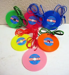 6 Discos Disco Collar Dijes Máquina Expendedora Gumball Juguete Premios Stock Antiguo - Imagen 1 de 1