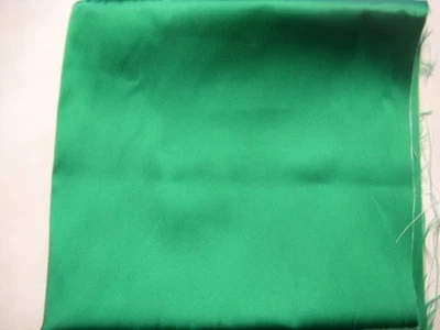 Fabric 1 way Green Stretch Satin Lycra/Spandex - Image 1 of 2