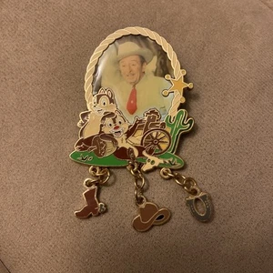 Disney Cowboys Walt Disney Portrait Chip und Dale Cowboyhut baumelt Pin - Bild 1 von 4