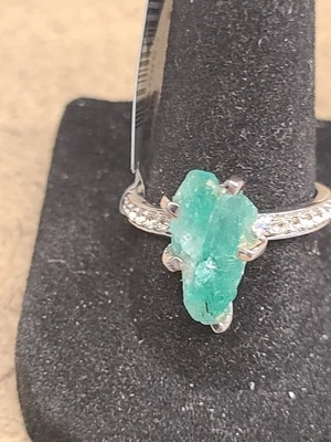925 Emerald Crystal Ring Size 8 96118 - Image 1 of 2