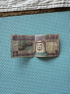 Saudi Arabia 5 RIYALS P-22 C 1983 Oil Refinery Fahd UNC World Currency BANK NOTE - Picture 1 of 1