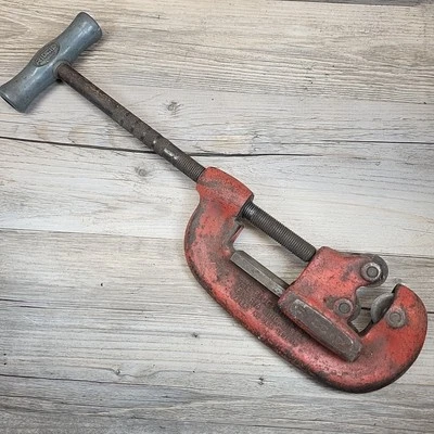 RIGID 2A Heavy Duty No. 1-2 Pipe Cutter Tool 1/8 in To 2” - Image 1 of 4