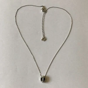 Colgante Swarovski Trilogy azul oscuro enchapado en podio - Imagen 1 de 11