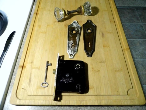 Vtg. Hardware - Sargent Lock, 2 12pt Crystal/Glass Knobs /Backing Plates & Key Cover