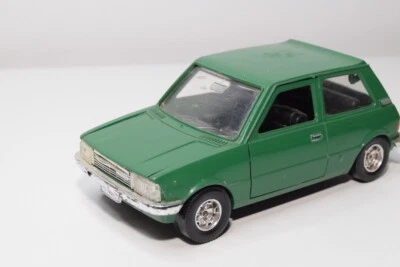 B23 1:24 BBURAGO BURAGO 128 0128 MINI INNOCENTS 120 VERDE ECC. COND. - Immagine 1 di 4