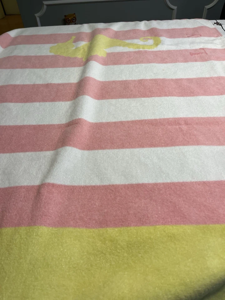 "Toalla de playa Pottery Barn rosa blanco amarillo caballito de mar piscina aproximadamente 31x60""" Foto 1 de 4