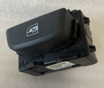 GENUINE USED RENAULT OFFSIDE FRONT WINDOW LOCK SWITCH 254291224R - Image 1 of 4